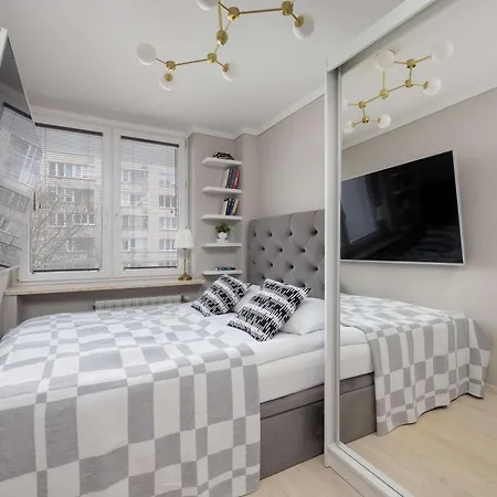 Cozy For 2 People Near The Palace Of Culture And Science In By Renters