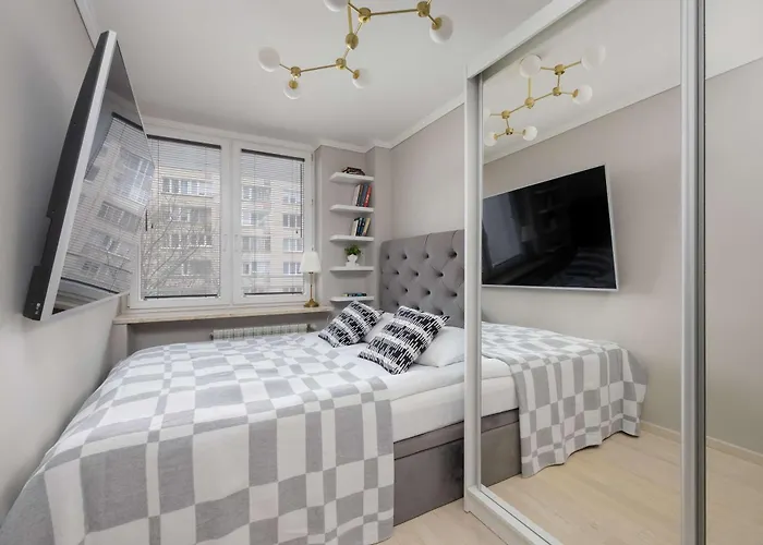 Cozy For 2 People Near The Palace Of Culture And Science In By Renters